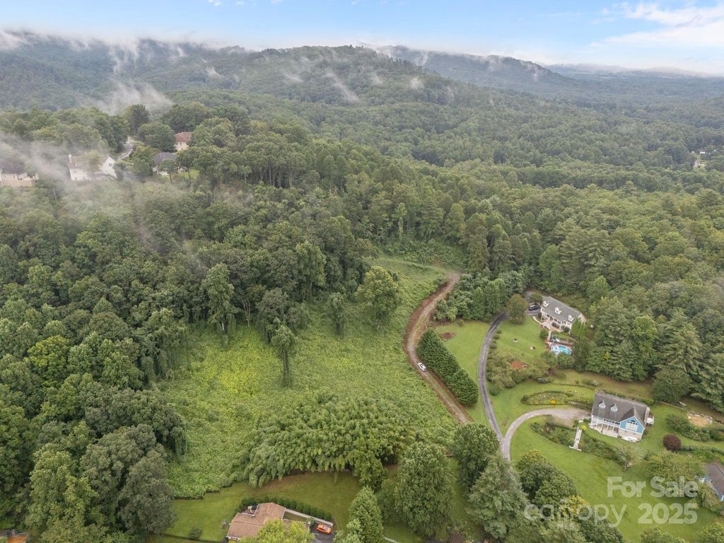 111 Stirling Lane, Hendersonville, NC 28791