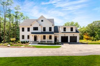 815 James Farm Road, Stratford, CT 06614