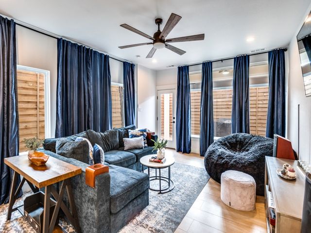 1960 Toronto Street, Dallas, TX 75212