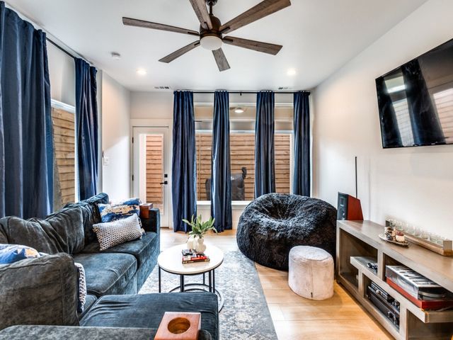 1960 Toronto Street, Dallas, TX 75212