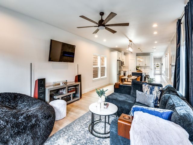 1960 Toronto Street, Dallas, TX 75212