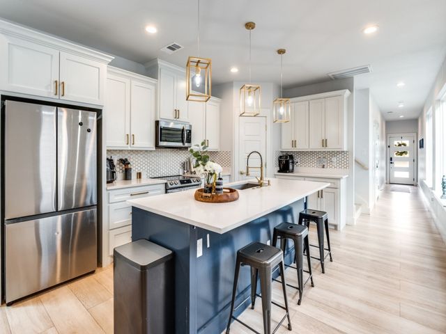 1960 Toronto Street, Dallas, TX 75212