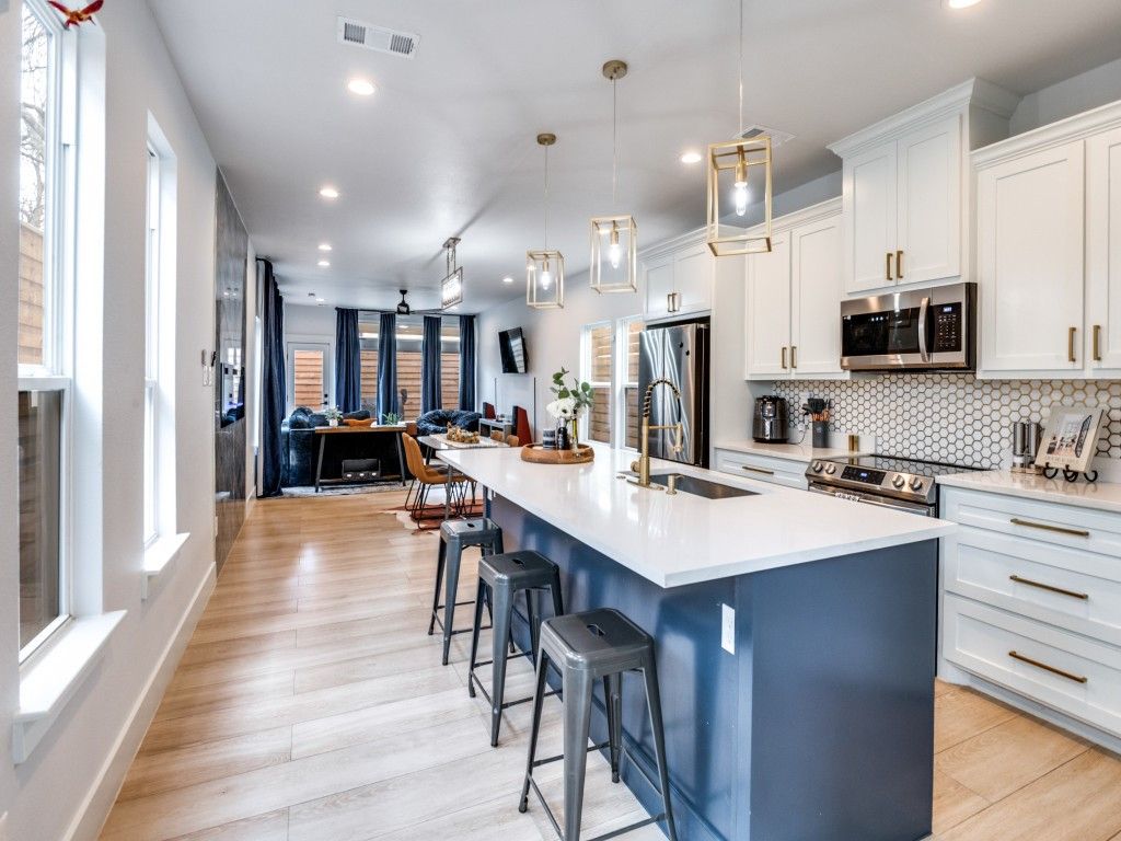 1960 Toronto Street, Dallas, TX 75212