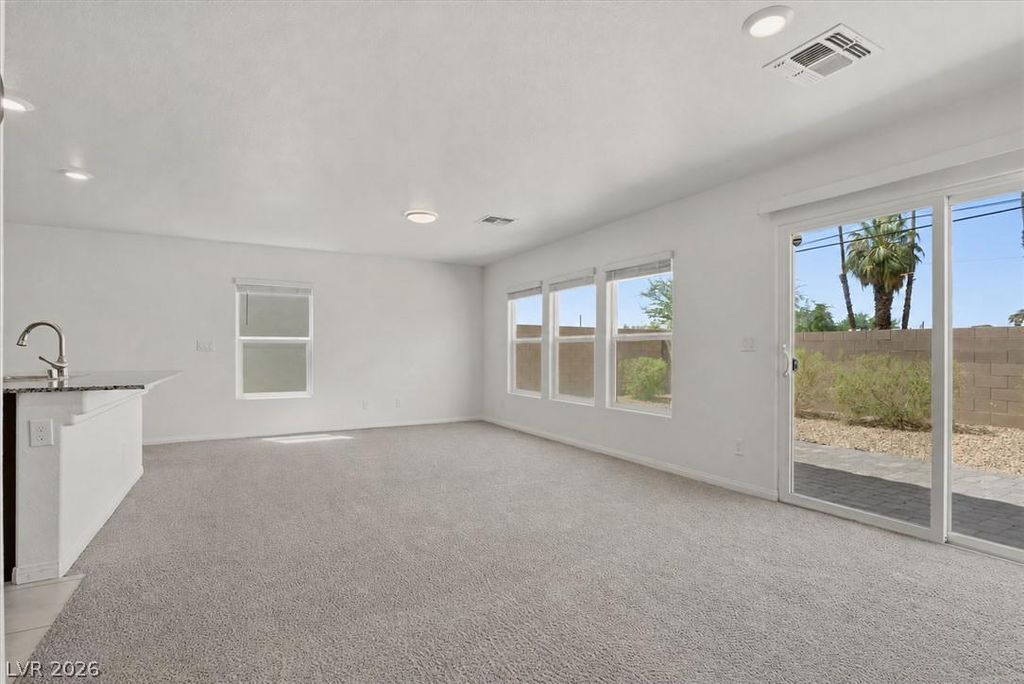 4056 Campeche Avenue, Las Vegas, NV 89121 — photo 4