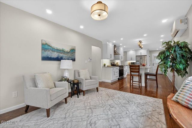 11 Norwood Avenue, Albany, NY 12208