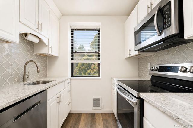 1160 Richmond Road 2F, Staten Island, NY 10304