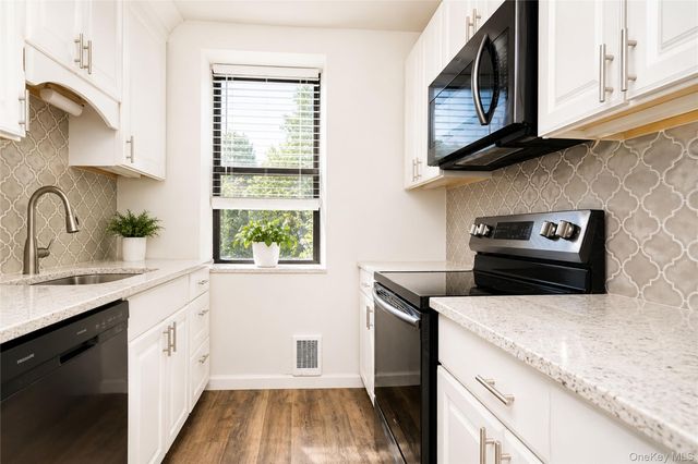 1160 Richmond Road 2F, Staten Island, NY 10304