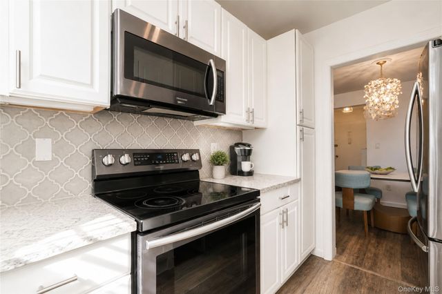 1160 Richmond Road 2F, Staten Island, NY 10304