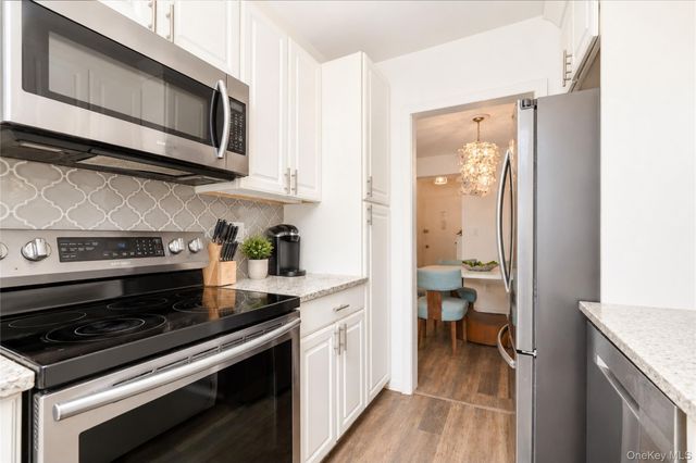 1160 Richmond Road 2F, Staten Island, NY 10304