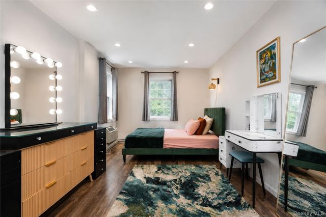 1160 Richmond Road 2F, Staten Island, NY 10304