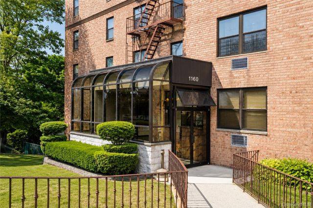 1160 Richmond Road 2F, Staten Island, NY 10304