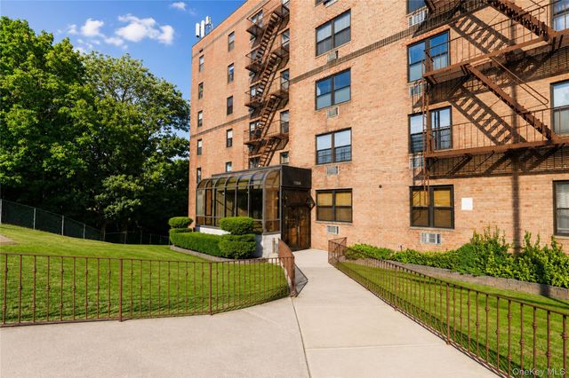 1160 Richmond Road 2F, Staten Island, NY 10304