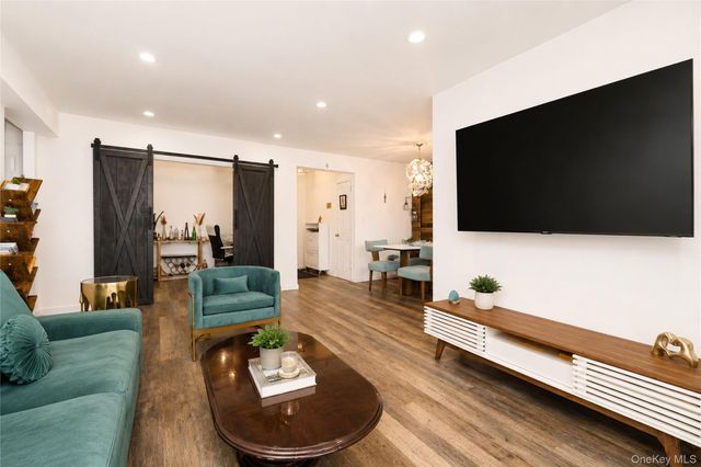 1160 Richmond Road 2F, Staten Island, NY 10304