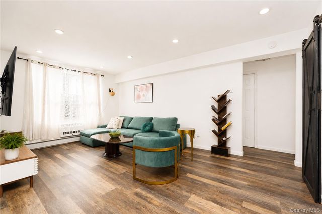 1160 Richmond Road 2F, Staten Island, NY 10304