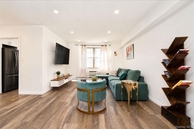 1160 Richmond Road 2F, Staten Island, NY 10304