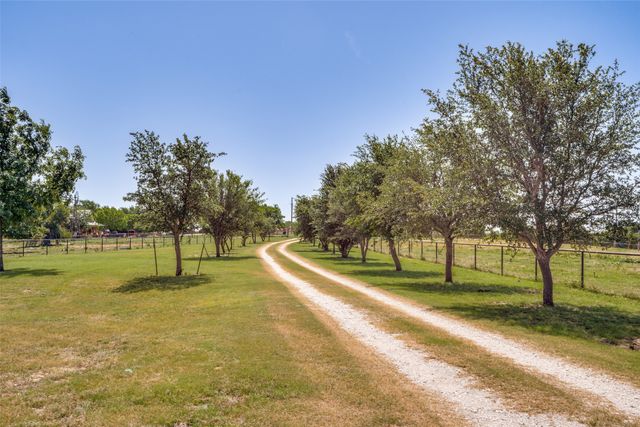 243 Rock Court, Decatur, TX 76234