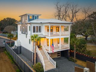 121 Simmons Street, Mount Pleasant, SC 29464