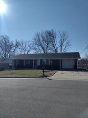 800 KROHN ST, Boonville, MO 65233