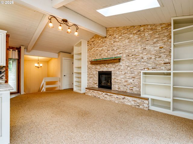 16700 Se VAN ZYL Dr, Damascus, OR 97089