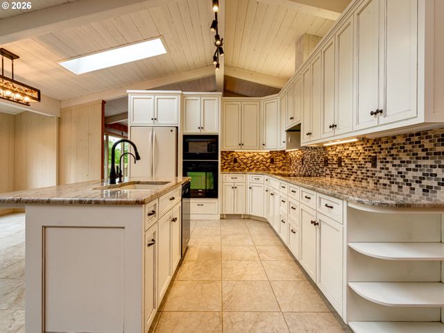 16700 Se VAN ZYL Dr, Damascus, OR 97089