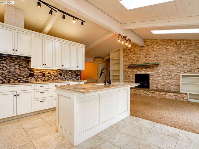 16700 Se VAN ZYL Dr, Damascus, OR 97089