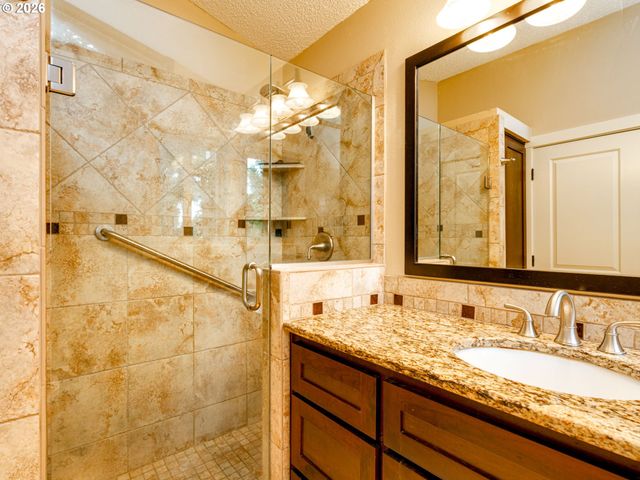16700 Se VAN ZYL Dr, Damascus, OR 97089