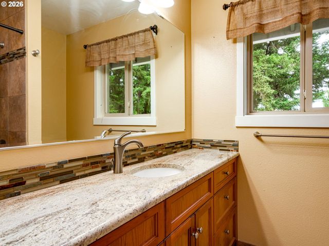 16700 Se VAN ZYL Dr, Damascus, OR 97089