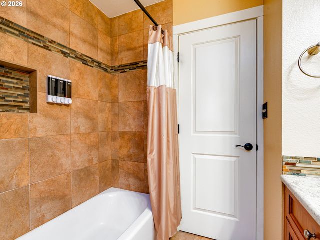 16700 Se VAN ZYL Dr, Damascus, OR 97089