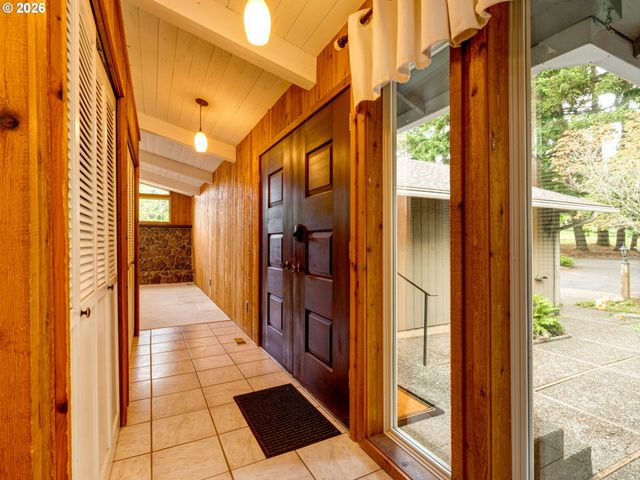 16700 Se VAN ZYL Dr, Damascus, OR 97089