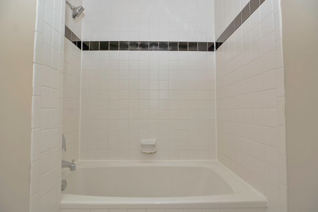 1441 W Warner Avenue 1, Chicago, IL 60613