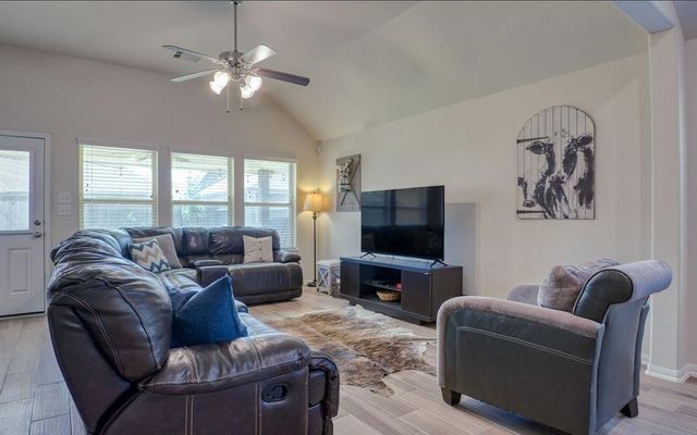 32659 Timber Point Dr, Brookshire, TX 77423