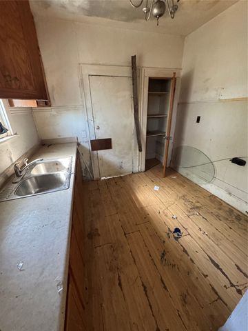 1007 Strickland, Dallas, TX 75216