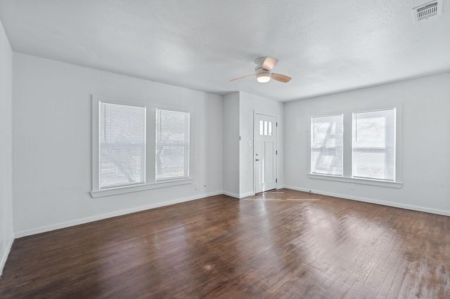 105 Riverside DR, San Marcos, TX 78666