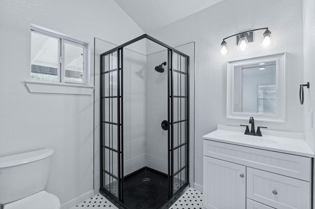 105 Riverside DR, San Marcos, TX 78666