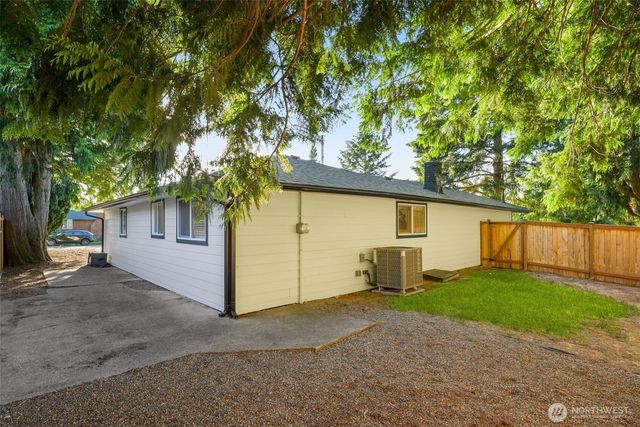 1210 E Seattle St, Kent, WA 98030