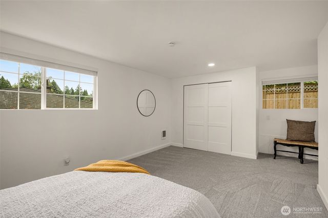 1210 E Seattle St, Kent, WA 98030