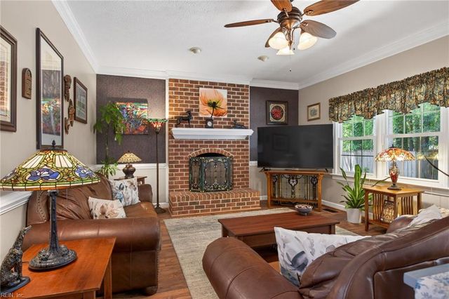 508 Birkdale CT, Yorktown, VA 23693