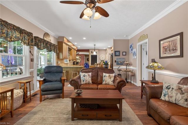 508 Birkdale CT, Yorktown, VA 23693