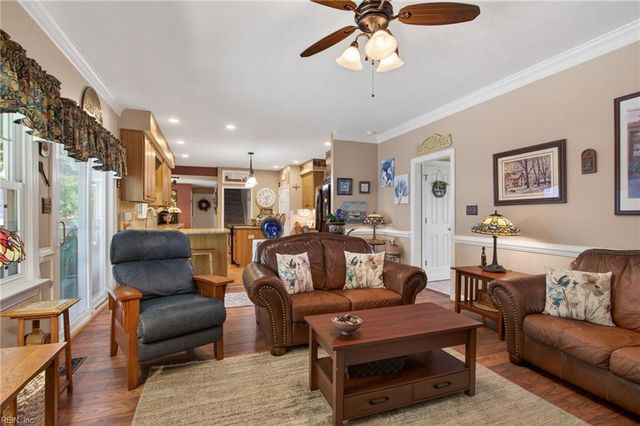 508 Birkdale CT, Yorktown, VA 23693