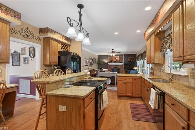 508 Birkdale CT, Yorktown, VA 23693