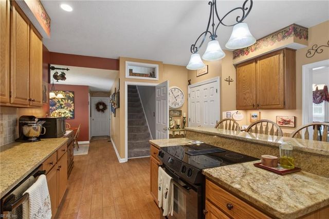 508 Birkdale CT, Yorktown, VA 23693