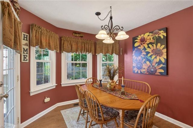 508 Birkdale CT, Yorktown, VA 23693