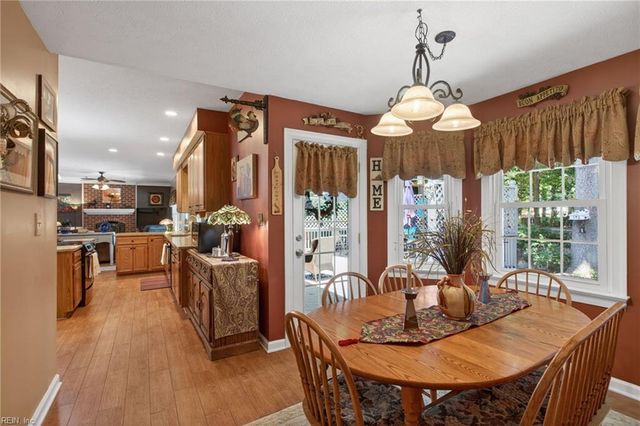 508 Birkdale CT, Yorktown, VA 23693