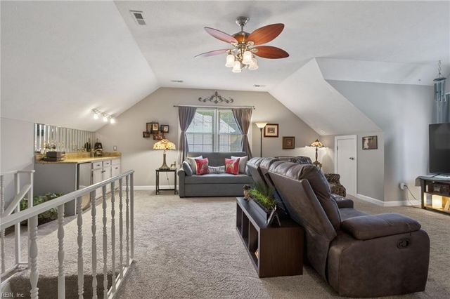 508 Birkdale CT, Yorktown, VA 23693