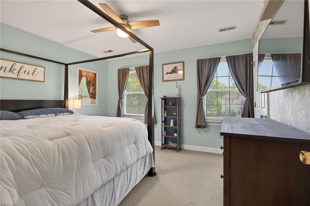 508 Birkdale CT, Yorktown, VA 23693