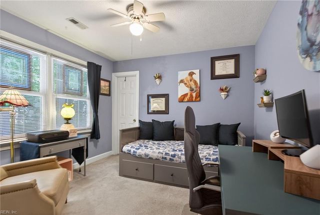 508 Birkdale CT, Yorktown, VA 23693