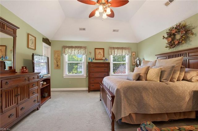 508 Birkdale CT, Yorktown, VA 23693