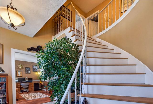 508 Birkdale CT, Yorktown, VA 23693