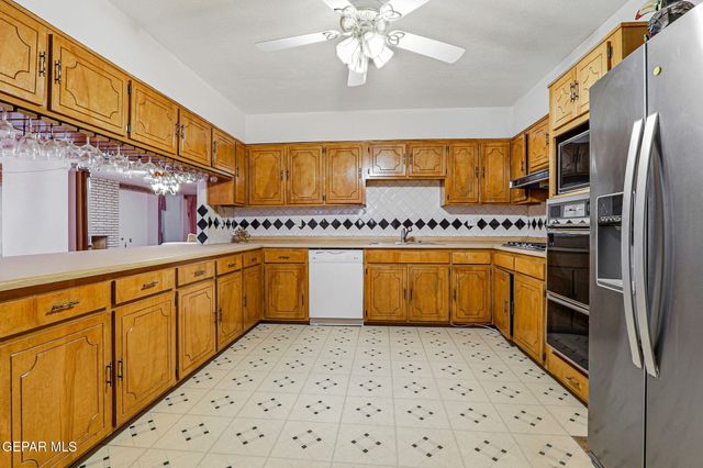 2704 TAYLOR Avenue, El Paso, TX 79930