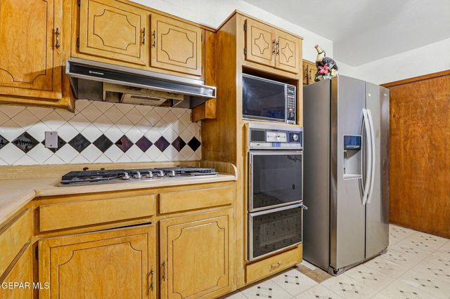 2704 TAYLOR Avenue, El Paso, TX 79930